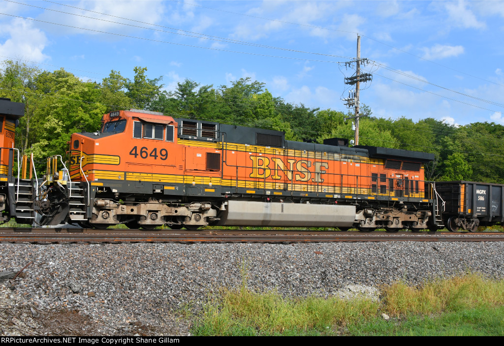 BNSF 4649 Roster shot.